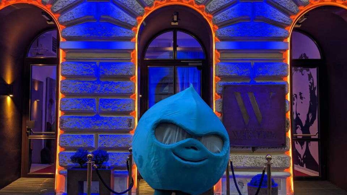 The Druplicon greets attendees at the Splash Awards: Germany & Austria in Vienna in 2025