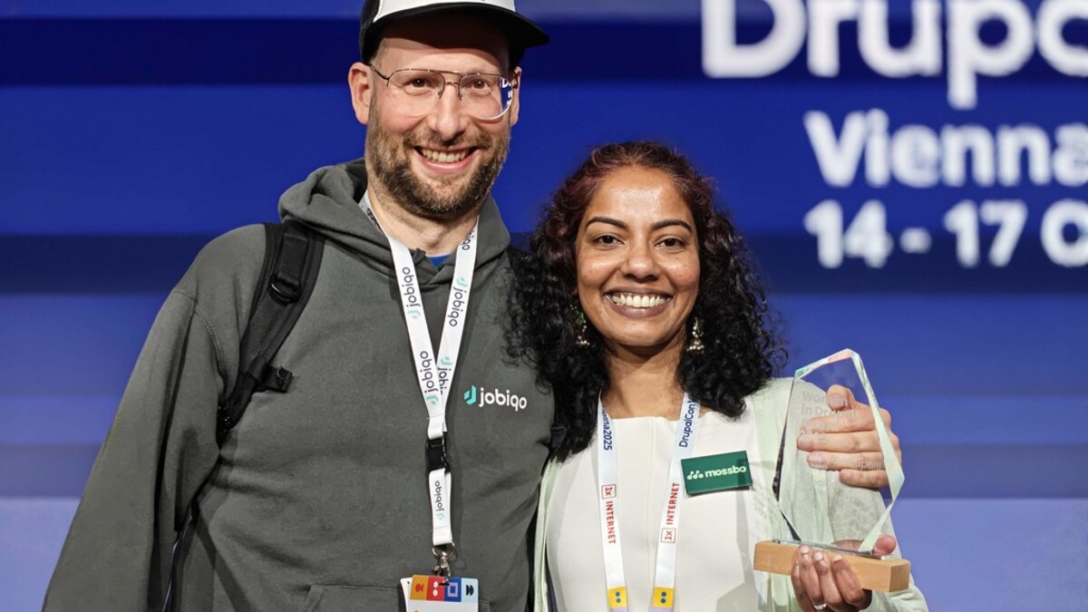 Sinduri with Klaus Purer holding her award.