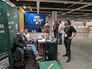 © drunomics GmbH
Quelle: Photographer: Wolfgang Ziegler drunomics booth at DrupalCon Vienna